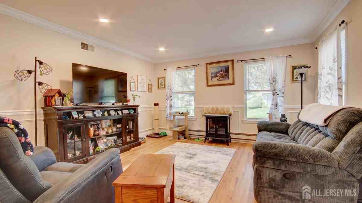 437 Belford Rd - Photo 4 of 19