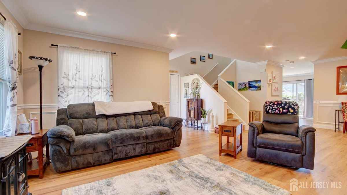 437 Belford Rd - Photo 5 of 19
