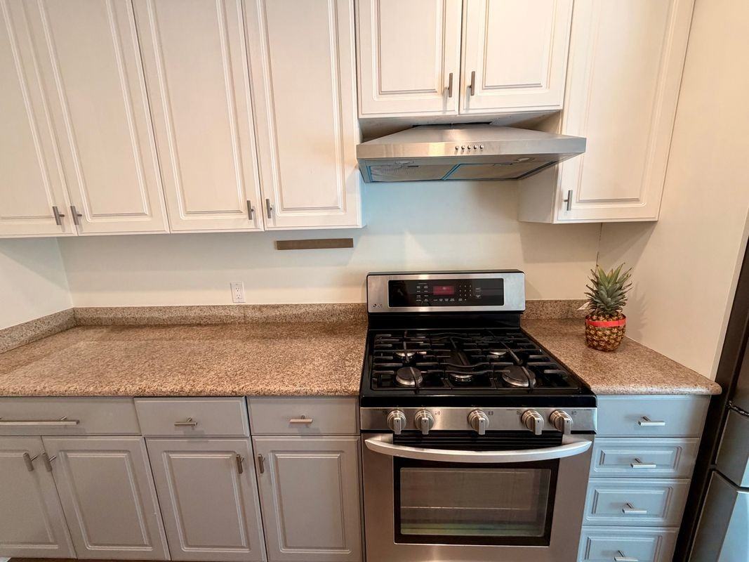 4250 York Blvd - Photo 3 of 11