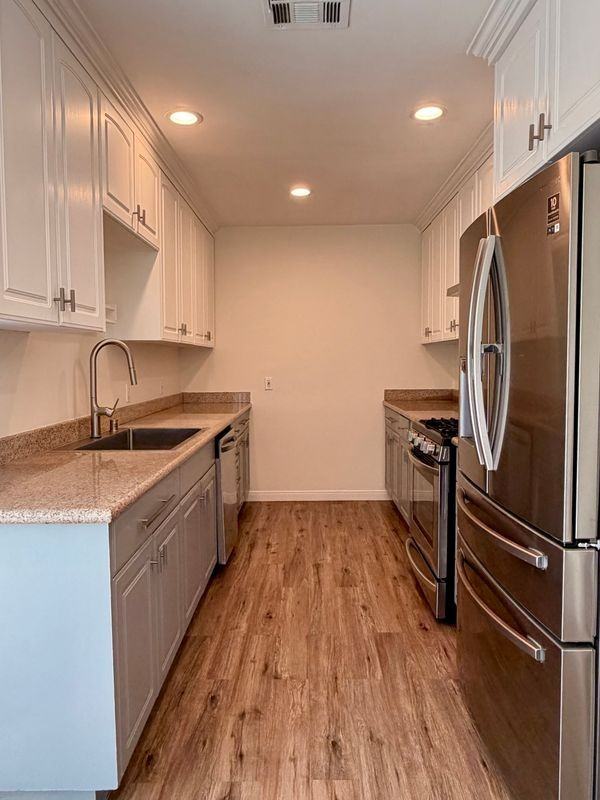 4250 York Blvd - Photo 4 of 11