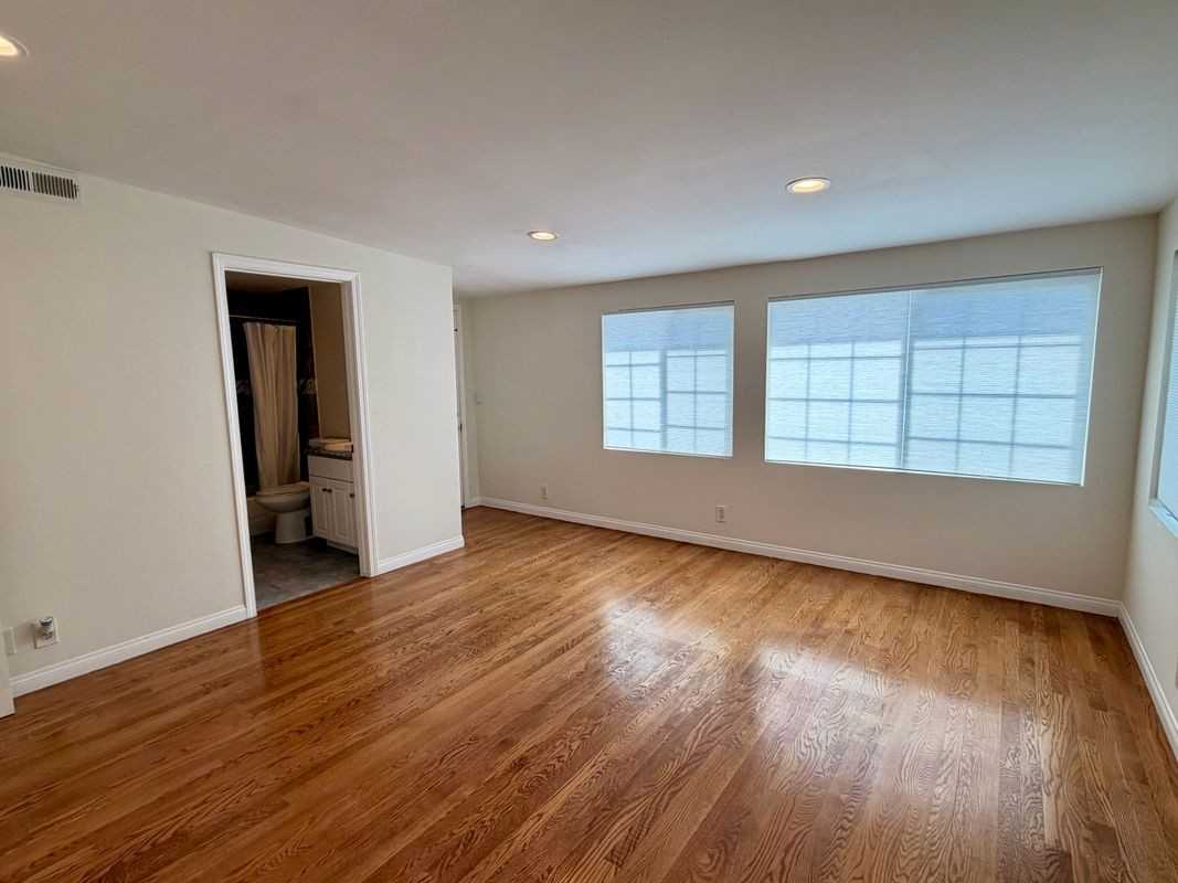 4250 York Blvd - Photo 7 of 11