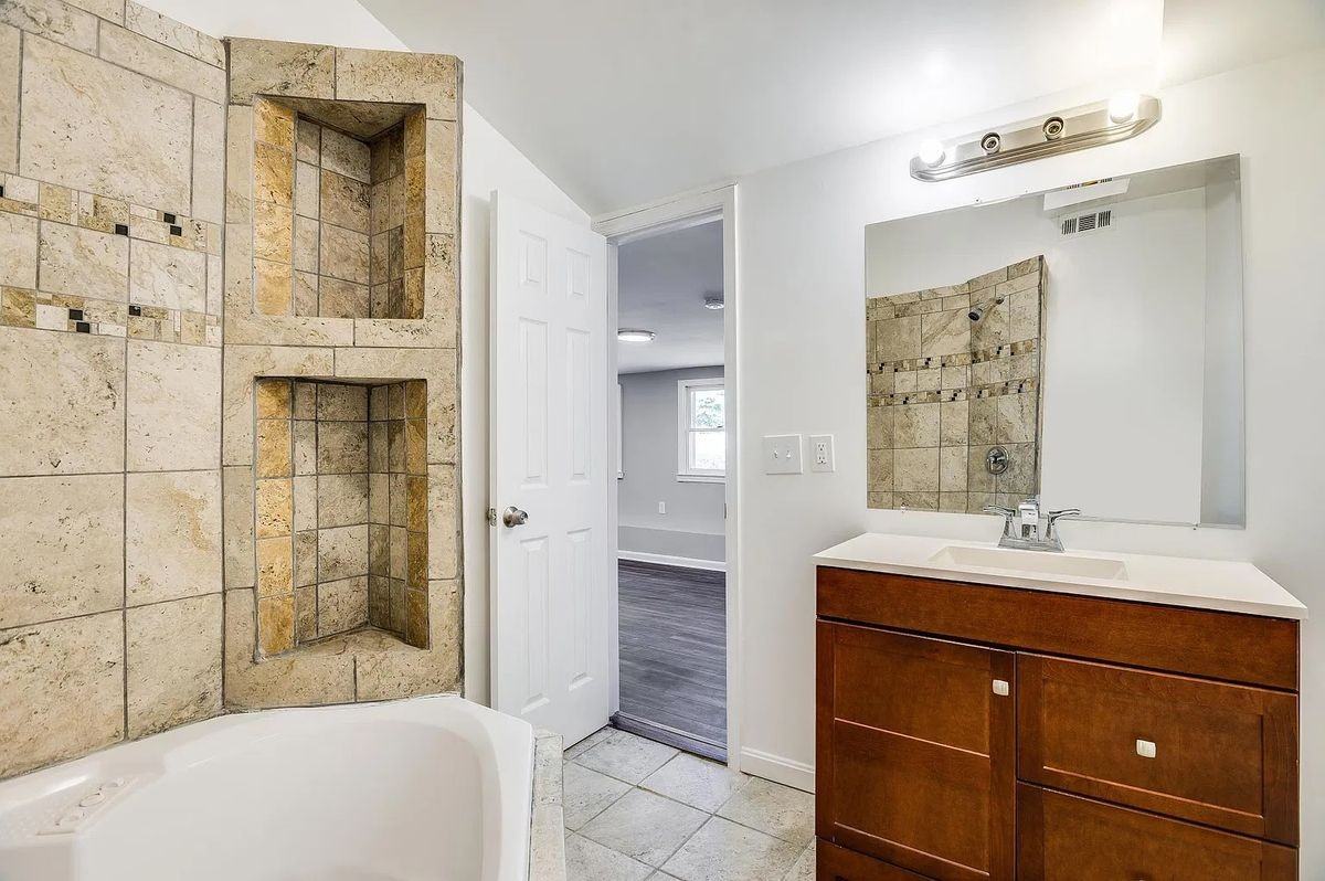1086 Sun Valley Dr - Photo 3 of 3