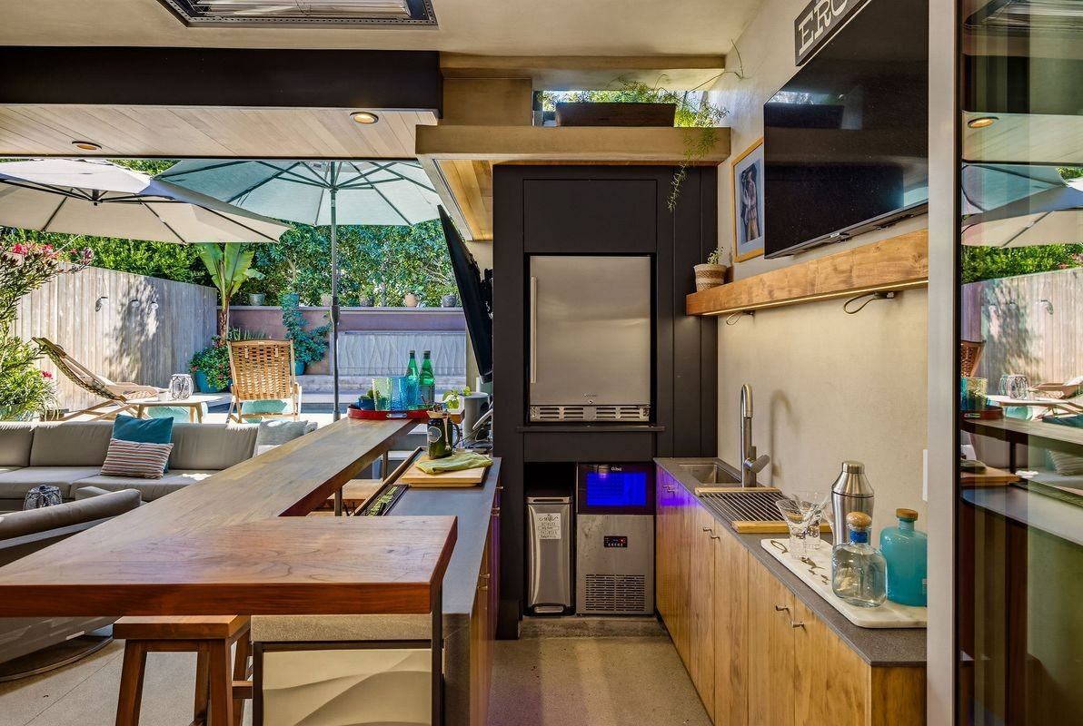 1016 5th St - Photo 4 of 10
