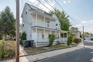 featured image of 33 Brook St ##3c