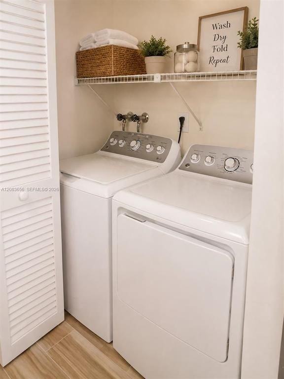 3158 N Pine Island Rd - Photo 5 of 8