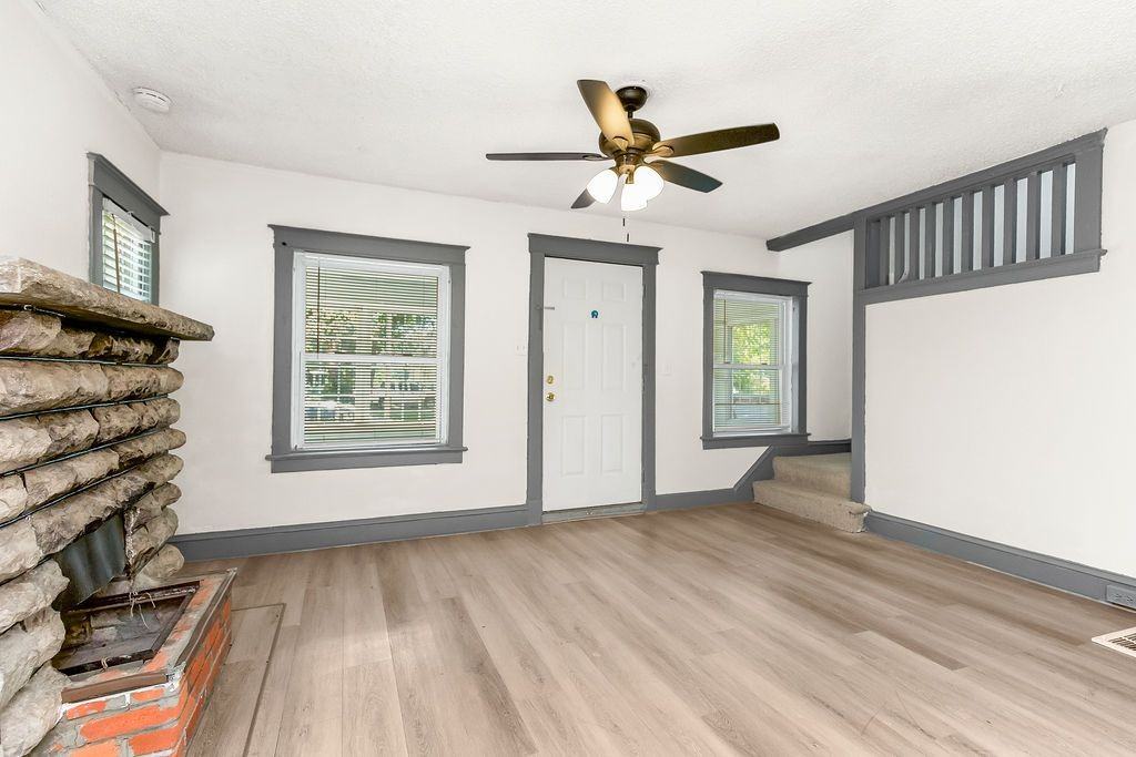 3006 E 37th St - Photo 4 of 20