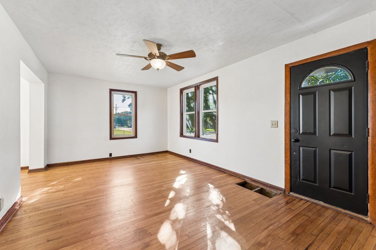 902 W 24th Ave - Photo 6 of 33