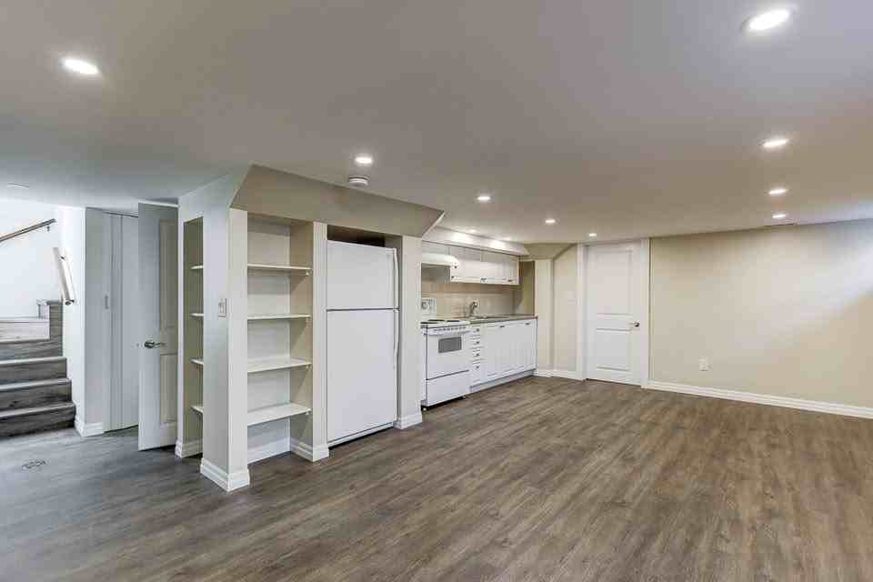 211 Hibbert Ave #2 - Photo 4 of 10
