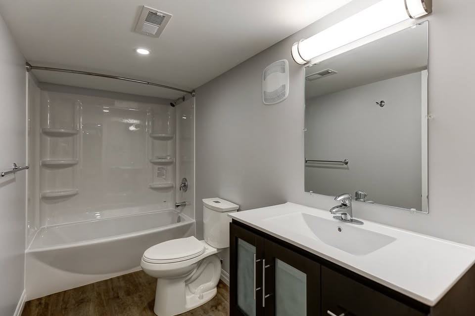 211 Hibbert Ave #2 - Photo 6 of 10