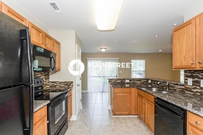 15726 Dehavilland Dr - Photo 5 of 15
