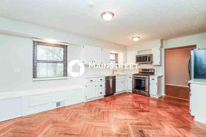 621 Governors St - Photo 5 of 18