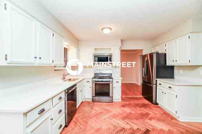621 Governors St - Photo 6 of 18
