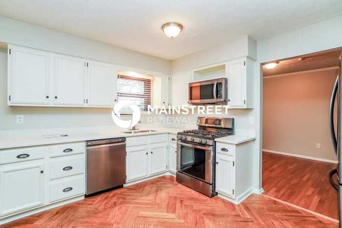 621 Governors St - Photo 7 of 18
