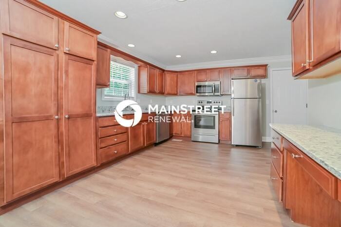 5300 Stricter Ln - Photo 4 of 17