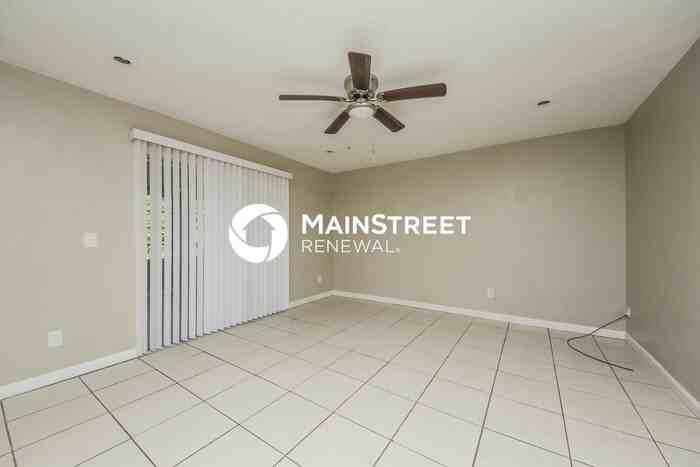 761 Kempten St Nw - Photo 2 of 16