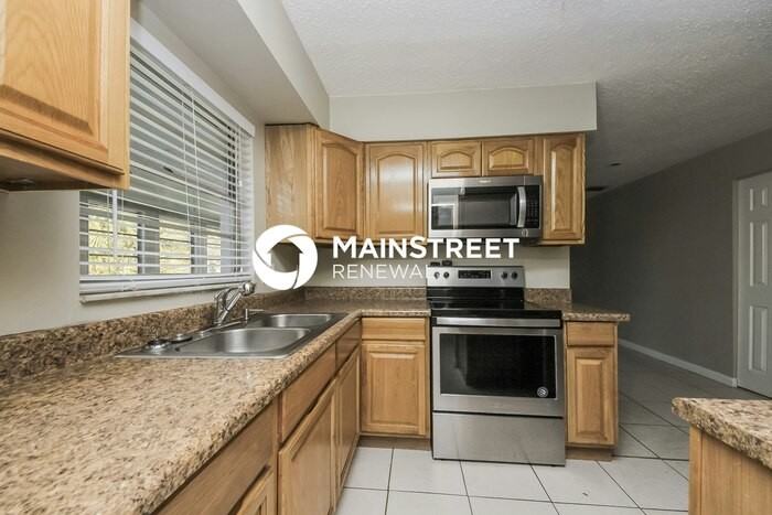 761 Kempten St Nw - Photo 3 of 16