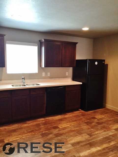 752 E 150 N - Photo 4 of 20