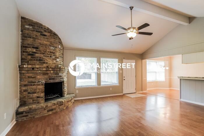 2618 Leichester Dr - Photo 4 of 16