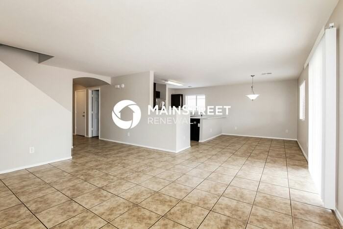 8533 W Pioneer St - Photo 5 of 17