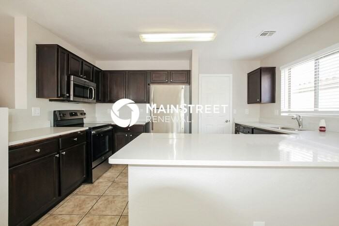 8533 W Pioneer St - Photo 7 of 17