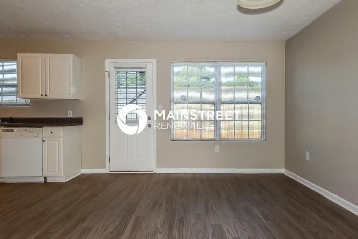 245 Coral Cir - Photo 4 of 17