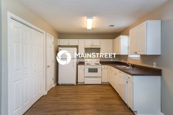 245 Coral Cir - Photo 5 of 17