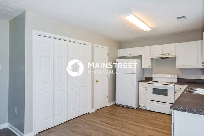 245 Coral Cir - Photo 6 of 17