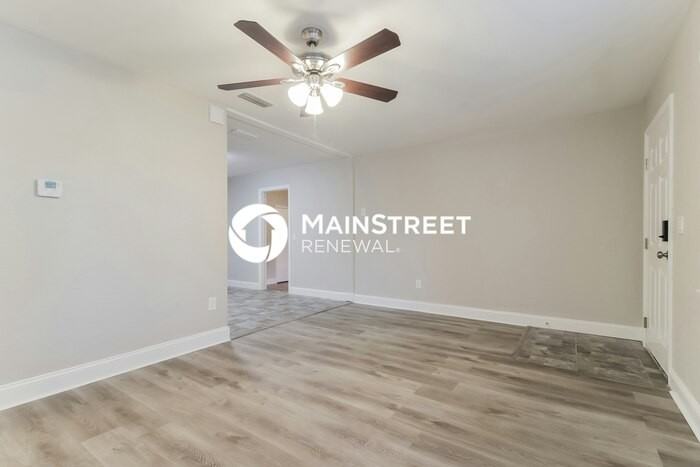 1308 S Locust Ave - Photo 2 of 16