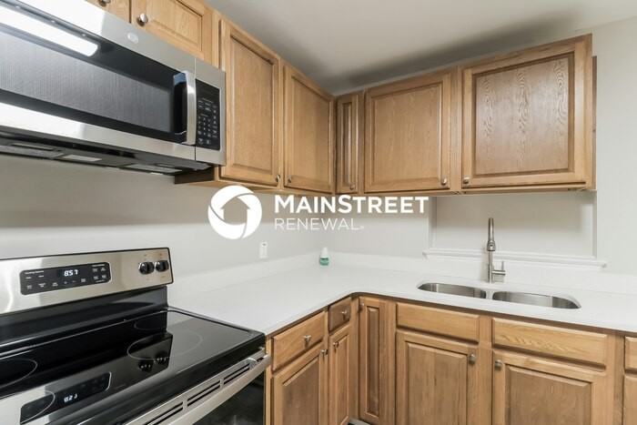 1308 S Locust Ave - Photo 5 of 16