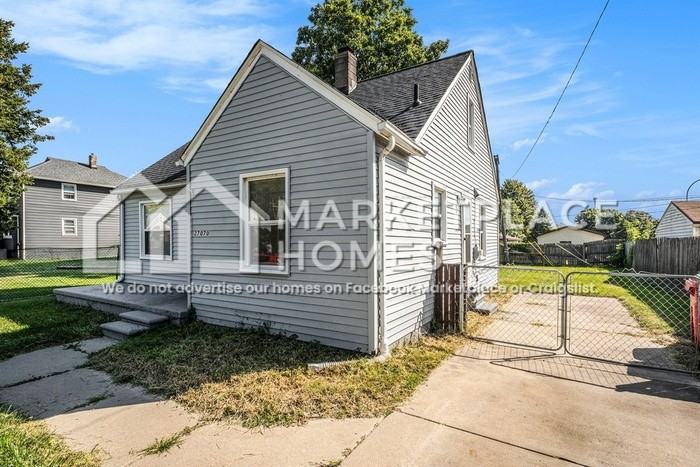 27070 Lawnwood St - Photo 2 of 18