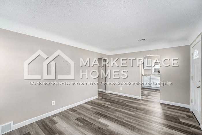 27070 Lawnwood St - Photo 4 of 18