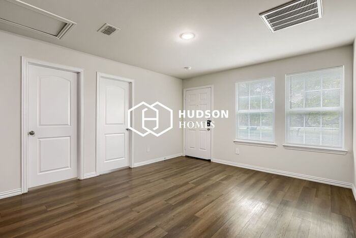 1521 Edna Ln #100 - Photo 5 of 14