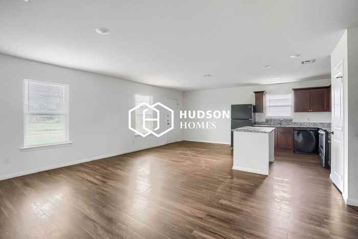 308 N Zenith Ave - Photo 4 of 14