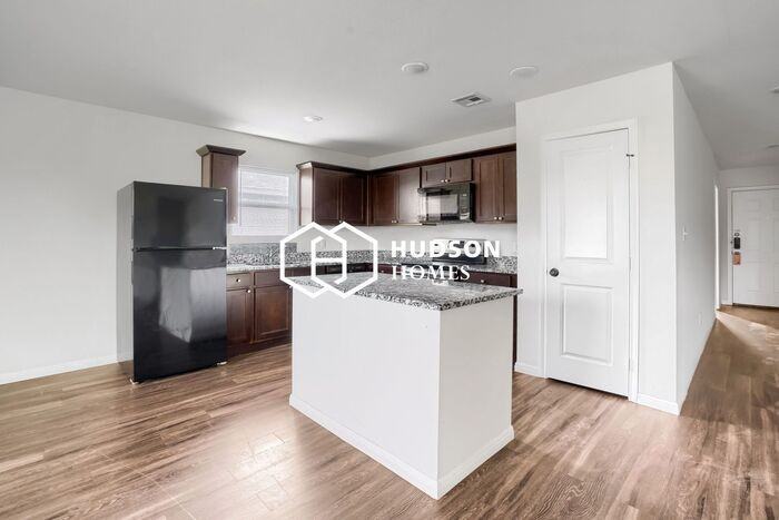 308 N Zenith Ave - Photo 5 of 14