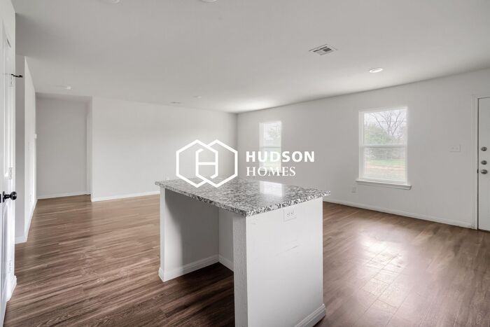 308 N Zenith Ave - Photo 6 of 14