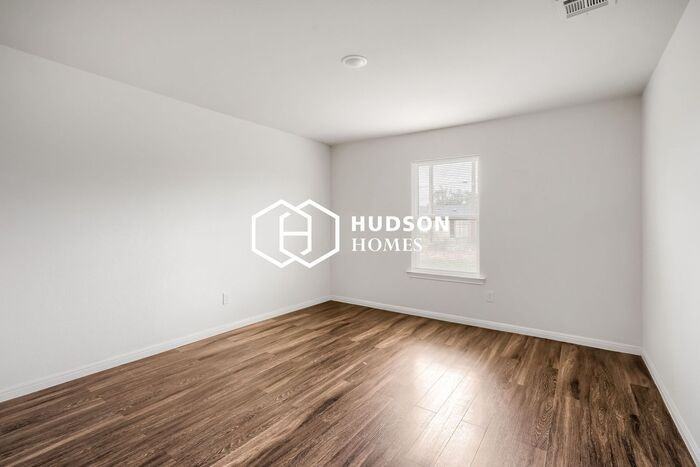 308 N Zenith Ave - Photo 7 of 14