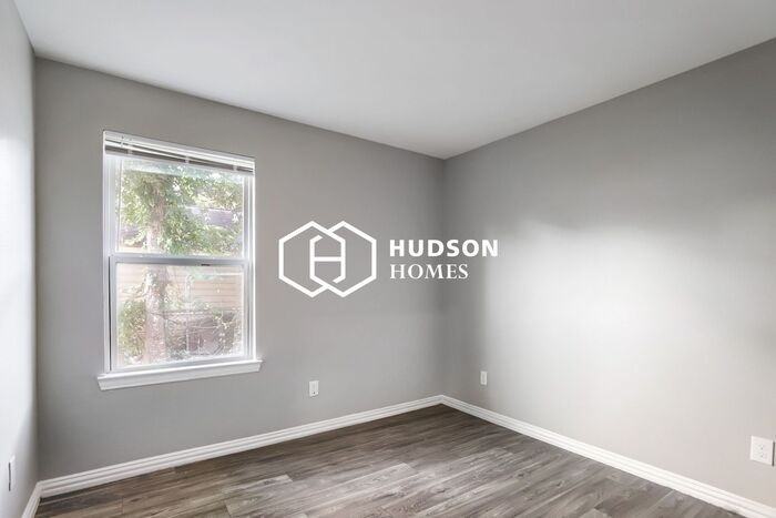 7644 Teesdale Dr #B - Photo 7 of 14