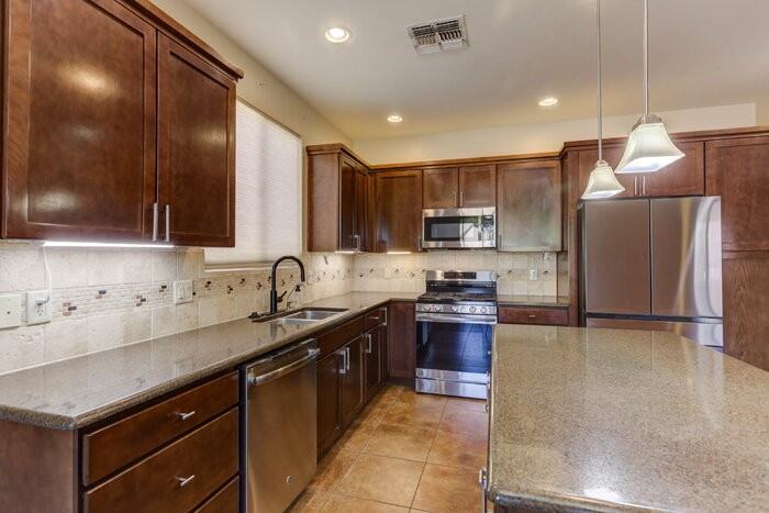 2227 E Apache Springs Ln - Photo 6 of 38