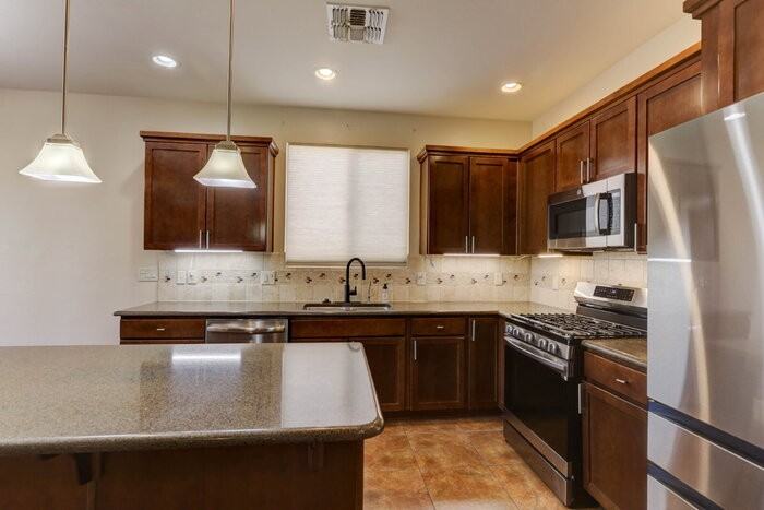 2227 E Apache Springs Ln - Photo 7 of 38