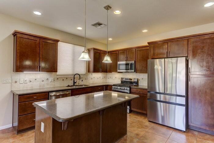2227 E Apache Springs Ln - Photo 7 of 38