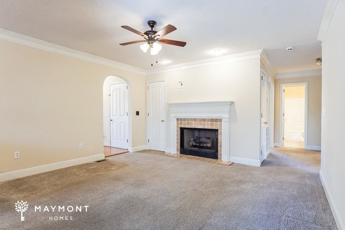 21211 Michelle Dr - Photo 4 of 12