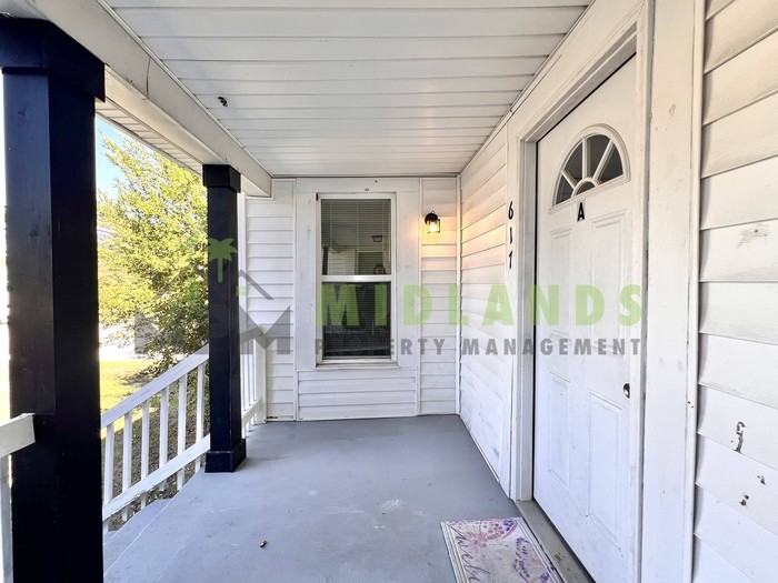 617 Center St #A - Photo 3 of 37