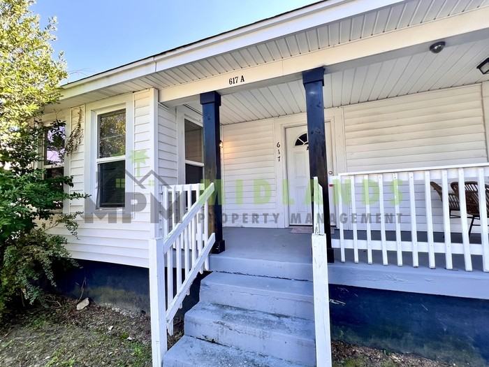 617 Center St #A - Photo 4 of 37