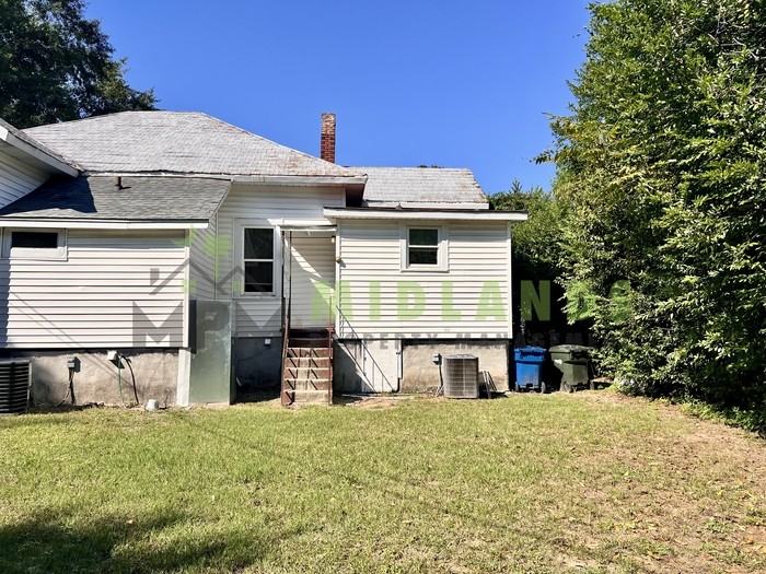 617 Center St #A - Photo 5 of 37