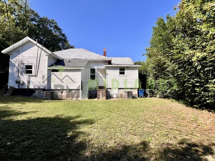 617 Center St #A - Photo 6 of 37