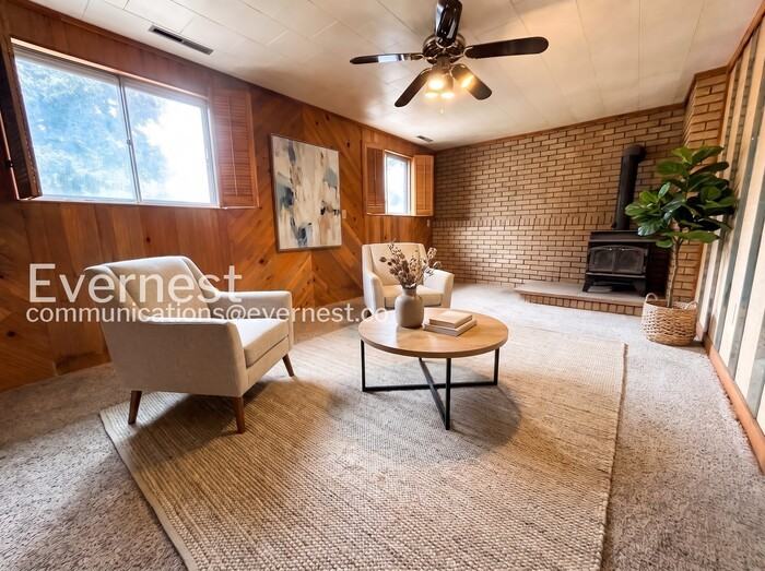 1444 Southmoor Dr - Photo 3 of 21