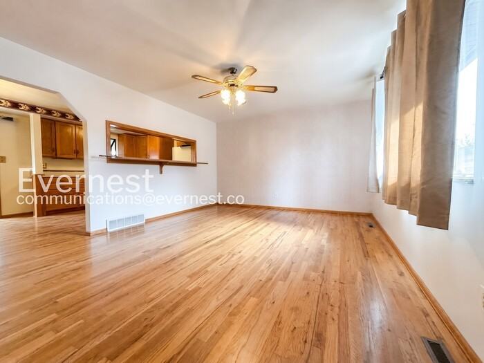 1444 Southmoor Dr - Photo 6 of 21