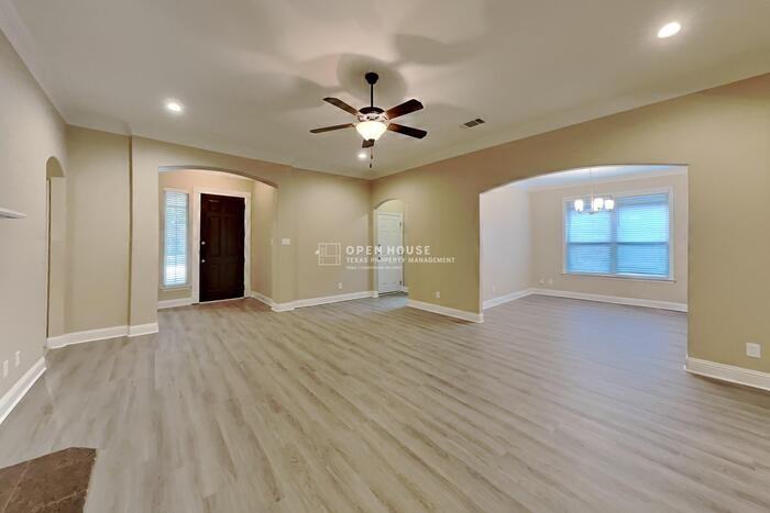 309 Hudson Ln - Photo 4 of 23