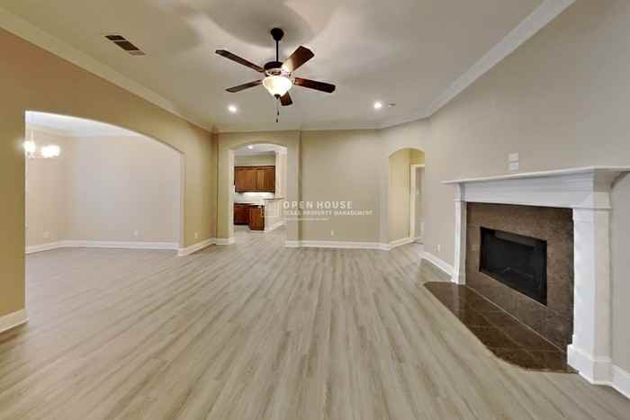 309 Hudson Ln - Photo 5 of 23