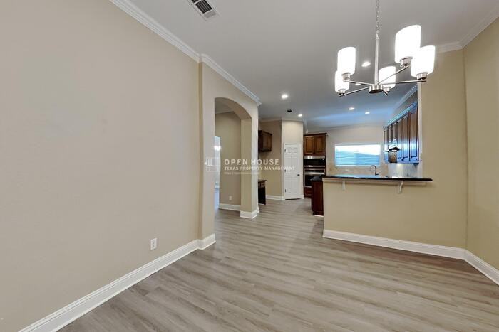 309 Hudson Ln - Photo 6 of 23